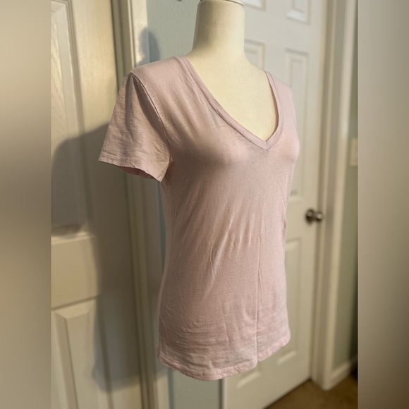 Universal Thread Tops - Universal Thread V-Neck Lilac Purple T-shirt  Size Small